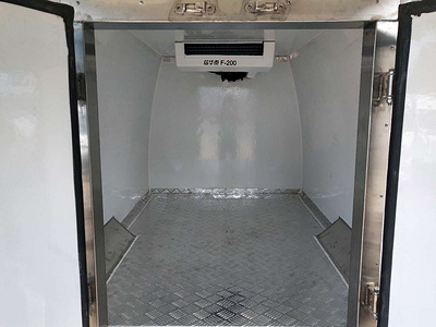 國六長(cháng)安V3小(xiǎo)型面包冷藏車(chē)