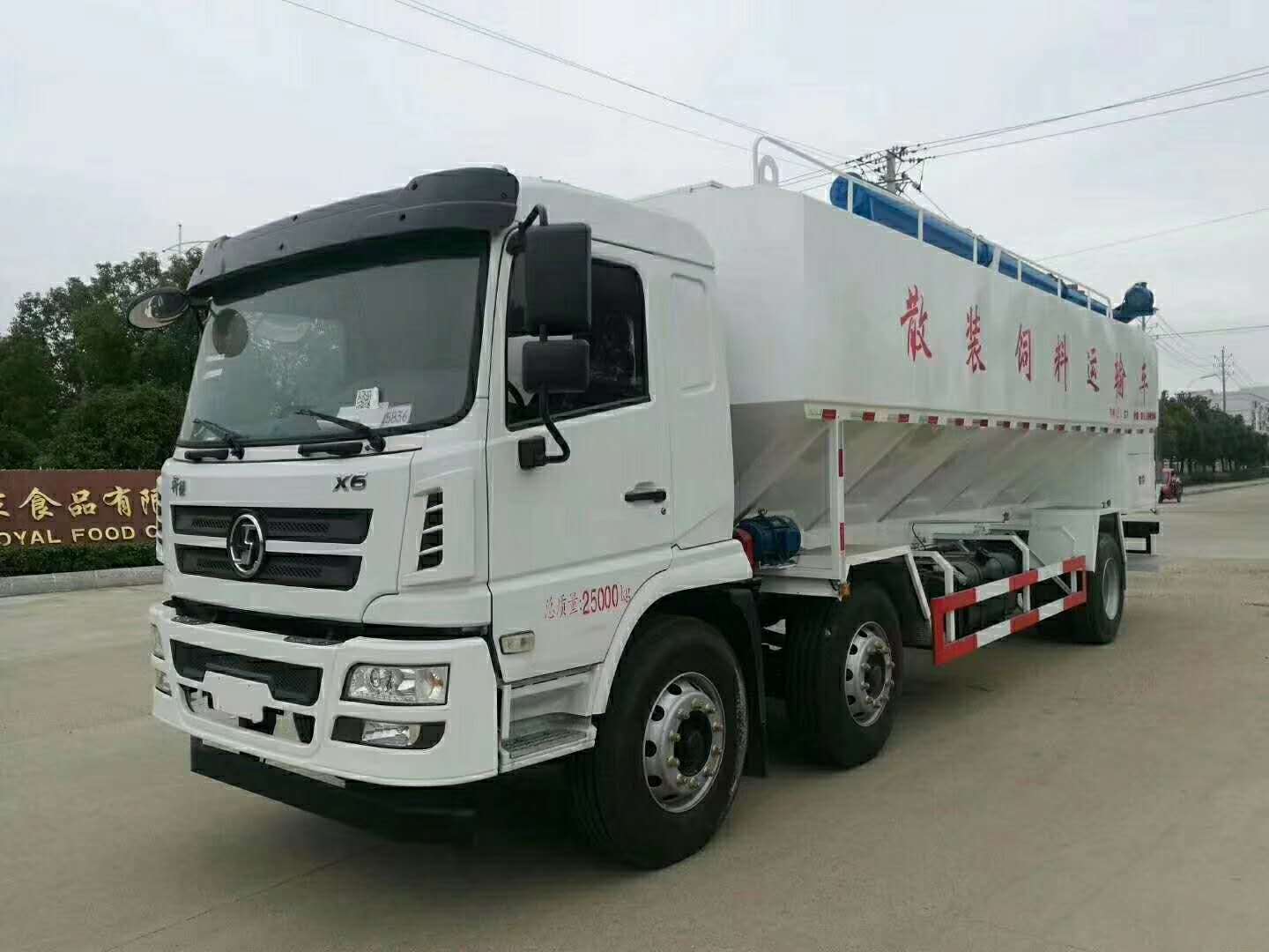 陝汽軒德小(xiǎo)三軸新款散裝飼料運輸車(chē)