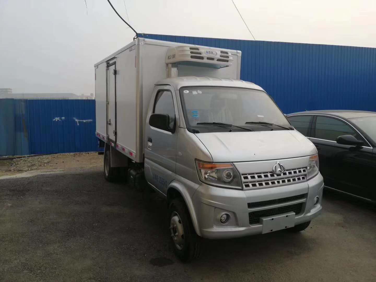 (國六)長(cháng)安(3.3米)後雙輪小(xiǎo)型冷藏車(chē)