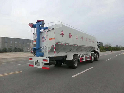 國六東風柳汽小(xiǎo)三軸散裝飼料運輸車(chē)圖片